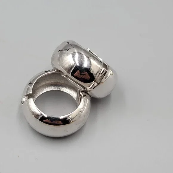 Vintage Napier Wide Hoops Clip on Earrings Signed 1.25 in - Picture 3 of 8